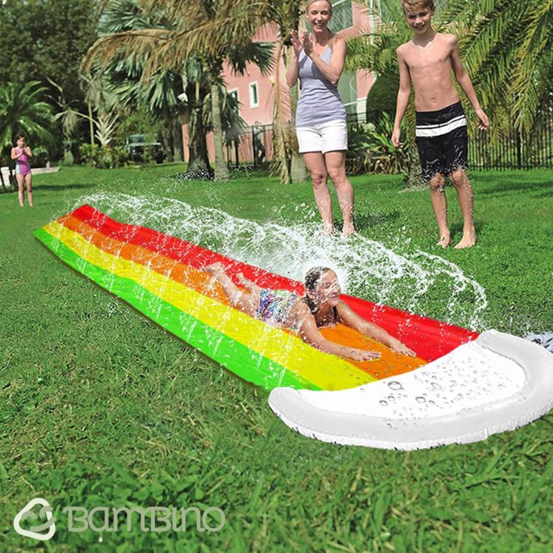 Brinquedo Infantil Escorregador de Água com Chafariz + BRINDE 2 Botes de Peito