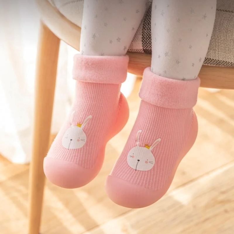 Meia sapatilha infantil antiderrapante com animações estampadas